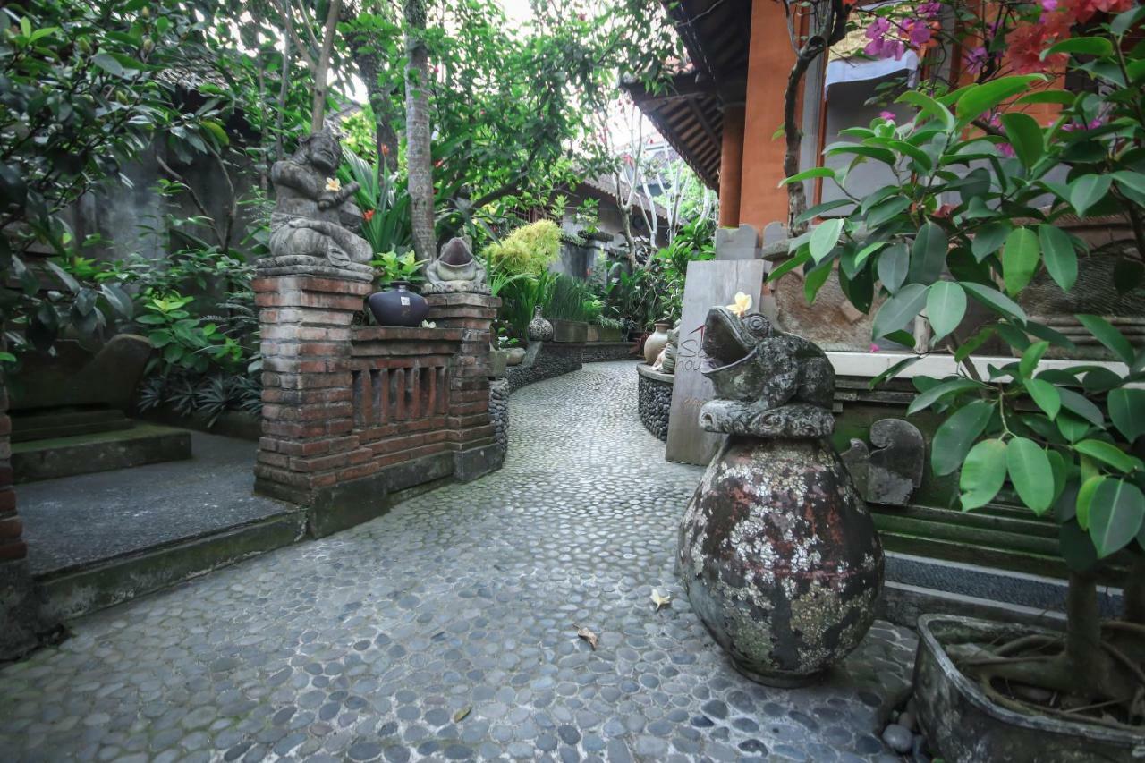 สัตยา เฮาส์ อูบุด Hotel ภายนอก รูปภาพ